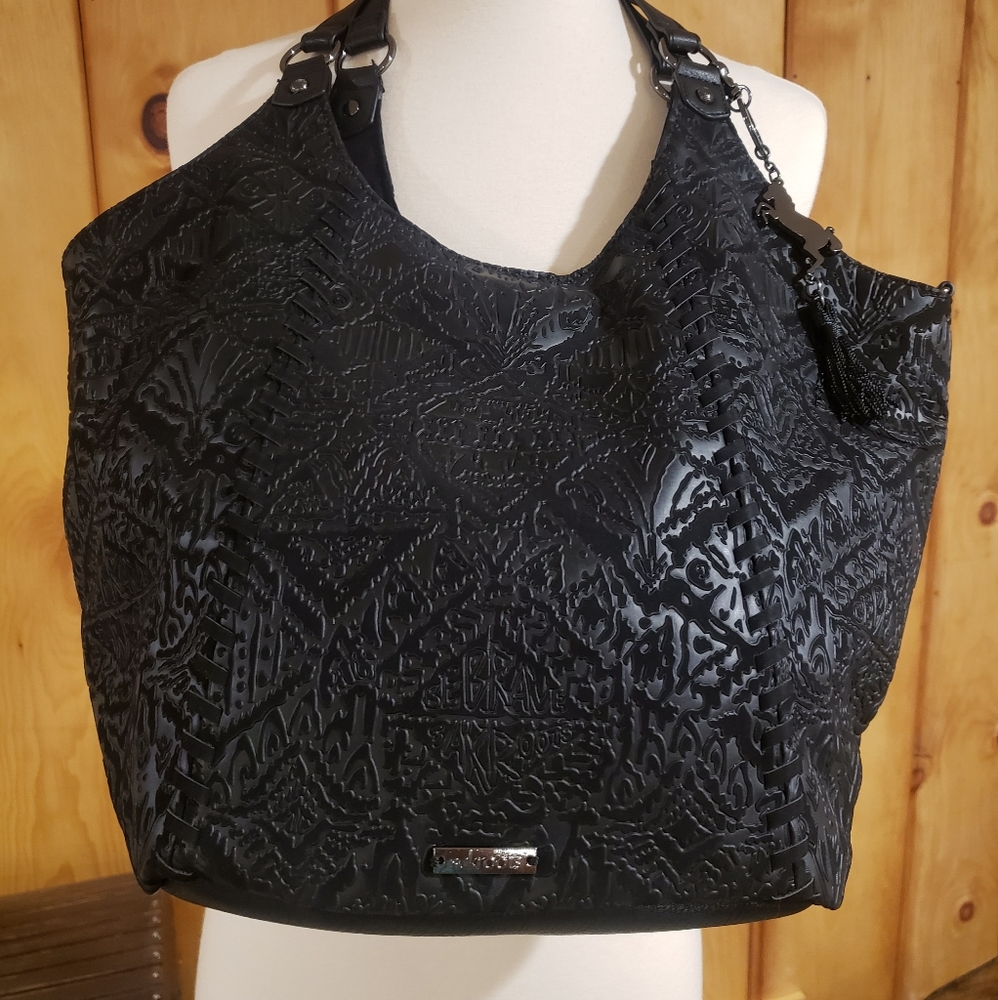 Sakroots shopper